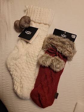 72777 Ugg Cream Cable Knit Christmas Stocking And Redwood Wine Holder