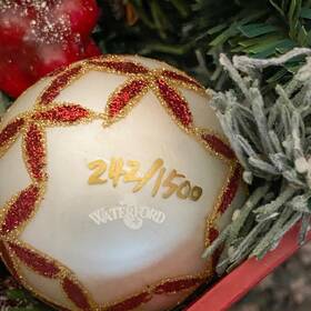 153777 Waterford Rare Ltd Ed Holiday Heirlooms Christmas Wreath With Glass Ornaments