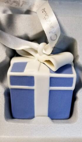 40032825 Wedgwood 2018 Christmas Blue Present Ornament #40032825 Boxed