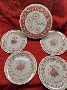 White 049696434645 Santas Workbench Set 1 Holiday Decorated Tin And 4 8 Inch Plates Red Christmas