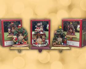 Windsor Collection 033911249176 3 Pc Set Vtg Christmas Stocking Holders With Photo Frames 5 Inch H