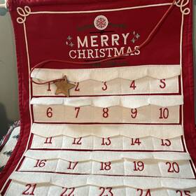 Wondershop 018100721213 Merry Christmas Countdown Advent Calendar Red White Star Wood