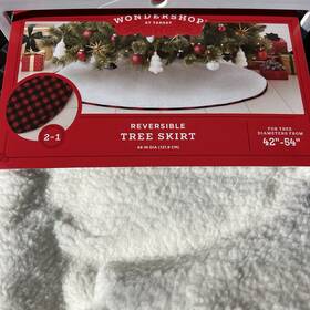 Wondershop 196761811839 Reversible Christmas Tree Skirt 42 Inch -54 Red Plaid /white Faux Fur