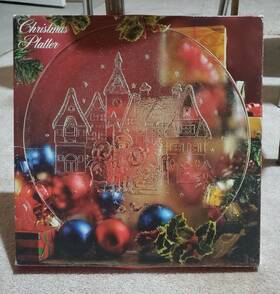 A-90040 World Bazaars Inc. Glass Serving Plate Platter Italy Christmas Clear Carolers Village