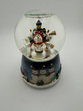 93129 Young 5 Inch Snowman Carolers Musical Christmas Snow Globe. See Photos. Read Description