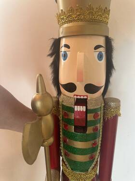 Zhejiang Tong Feng Arts & Crafts 260192222499 Nutcracker King Red-green 9x42.5x7 Inches Wooden Figure Christmas