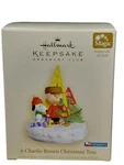 Hallmark Keepsake Magic Ornament Charlie Brown Christmas Tree Nob. Fixed Price $20.00.