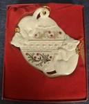 Lenox Mischief Kittens Ivory Porcelain Ornament Gold And Red Trim Boxed. Fixed Price $15.00.