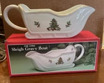 Holiday Hostess Christmas Sleigh Gravy Boat Original Box. Fixed Price $19.99.