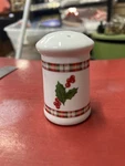 Essential Home Salt/pepper Shaker 1 Christmas 2005. Fixed Price $13.27.