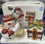 Fitz And Floyd Plaid Christmas Salt & Pepper Shakers Ceramic. 2063/127 Nob. Fixed Price $19.00.