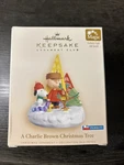 Hallmark Charlie Brown Christmas Tree Light & Sound Club Ornament Peanuts 2006. Fixed Price $15.99.
