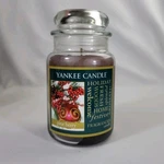 Yankee Candle Pine Berry 1-WICK 22 Oz Jar Holiday 2014. Fixed Price $26.95.