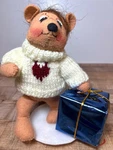 Annalee Valentines Gift From The Heart Doll With Present 631401 Tags. Fixed Price $19.99.