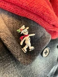 Vtg Ice Skating Snowman Enamel Winter Fun Christmas Brooch Pin Top Hat Anthro. Fixed Price $8.99.