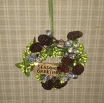 Vtg Season Greetings Christmas Hanging Wreath Ornament Pinecone Berry Round 4. Fixed Price $12.50.