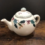 Hartstone Pottery 1989 Christmas Garland 1.5QT Teapot Holly Berry Acorn Ribbon. Fixed Price $22.00.
