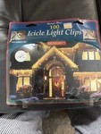 Santas Best 100 Icicle Clips Shingle Or Gutter Christmas String Lights New. Fixed Price $14.99.