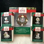 1990 Hallmark Table Top Set - Wreath + 4 Mini Boxes. Fixed Price $36.00.