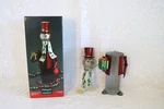 Pfaltzgraff Winterberry 5133843 1/4"H Snowman Iron Wine Bottle Holder Boxed. Fixed Price $24.99.