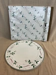 Mikasa Christopher Stuart Bone China Y1025/710 Holiday Splendor 13" Cake Plate. Fixed Price $16.99.