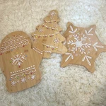Thyme & Table Holiday Mitten Tree Snow Flake Bamboo Cutting Boards Set. Fixed Price $35.00.