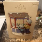 Hallmark Keepsake Ornament Club Exclusive 2007 Christmas Window, 5TH Series. Fixed Price $14.00.