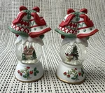 Pfaltzgraff Winterberry Snow Globe Salt & Pepper Shaker Set With Box Bells Holly. Fixed Price $23.99.