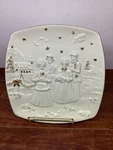 Mikasa Holiday Elegance Caroler Plate Christmas Porcelain Gold Trim New (no Box). Fixed Price $20.97.