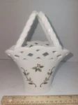 Mikasa Christmas Holly Berry Holiday Lace Porcelain 1/2" Basket RL040-755 Nib. Fixed Price $16.95.