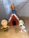 Forever Fun Peanuts Snoopy's Doghouse Display W/lights Figures. Fixed Price $25.00.
