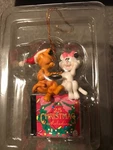 Trevco/non Enesco Christmas ORNAMENT:2 Cats Share Earbuds With Cd New. Fixed Price $22.50.