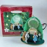 Tested/works 2000 The Great Oz Hallmark Ornament Voice & Light - Wizard Of. Fixed Price $27.00.
