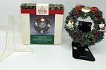 Vintage Hallmark 1990 Little Frosty Friends Memory Wreath Display Stand Keepsake. Fixed Price $15.00.