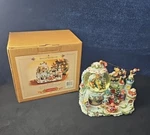 Grandeur Noel Musical Water Globe 2001 Santa Claus North Pole Bears Christmas. Fixed Price $75.00.