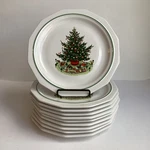 Pfaltzgraff Christmas Heritage Dinner Plates Set Lot Of 8 Tree 10-1/4 Vintage. Fixed Price $89.99.