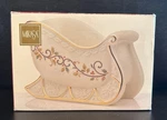 Mikasa Centerpiece Bowl Holly Sleigh KT410 Porcelain. Fixed Price $29.99.