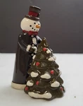 Magnetic Salt & Pepper Shakers Snowman W/tree - Grasslands Road Snocountry. Fixed Price $12.95.