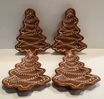 Pottery Barn Gingerbread Tree Appetizer Plates Set Of 4 Holiday Stoneware. Fixed Price $25.50.
